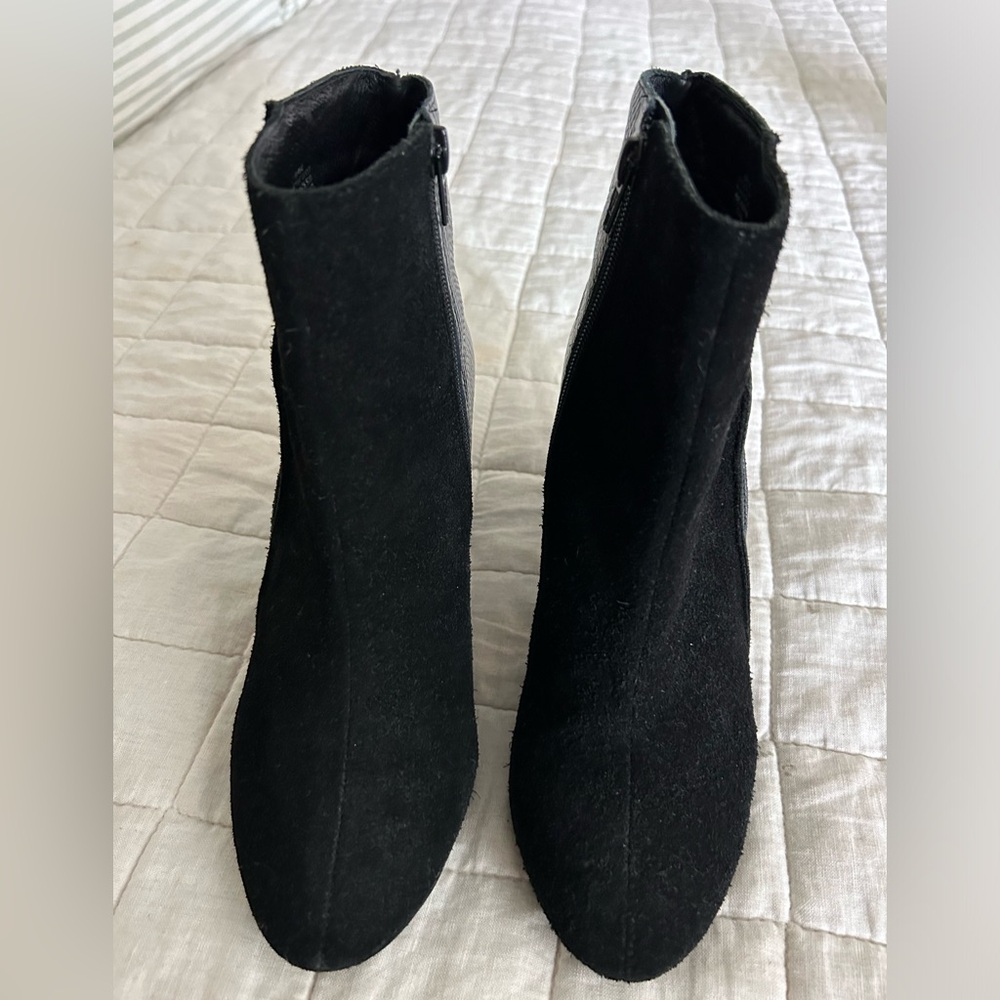 Black/snakeskin heeled boots. Super cute for the months coming up! Size 8 1/2.